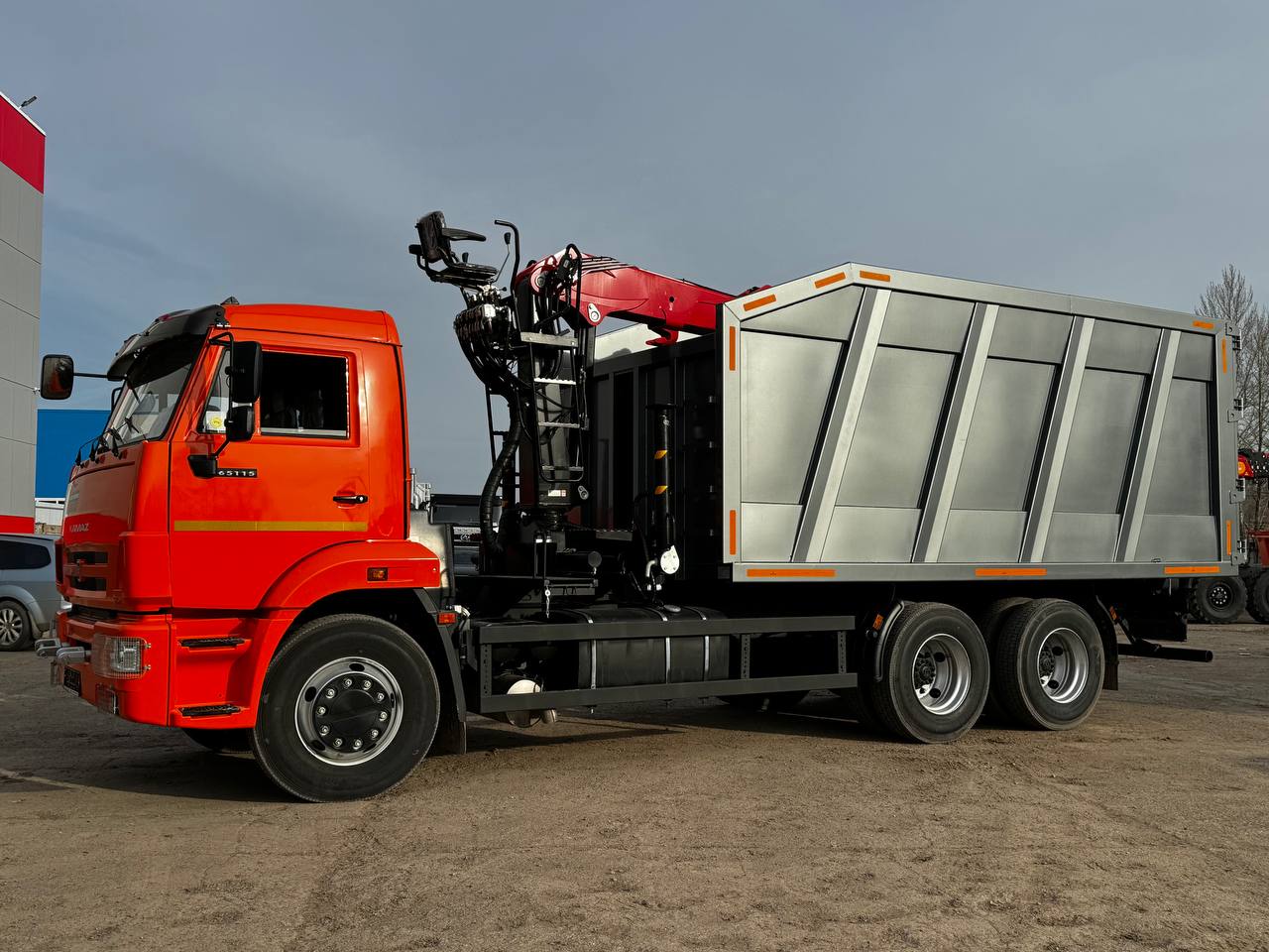 Ломовоз с КМУ Palfinger VM10LM на базе КАМАЗ 6520